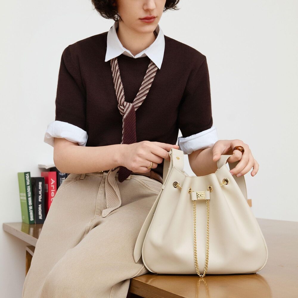 7023 Leather Bucket Bag - Picture 3 of 8